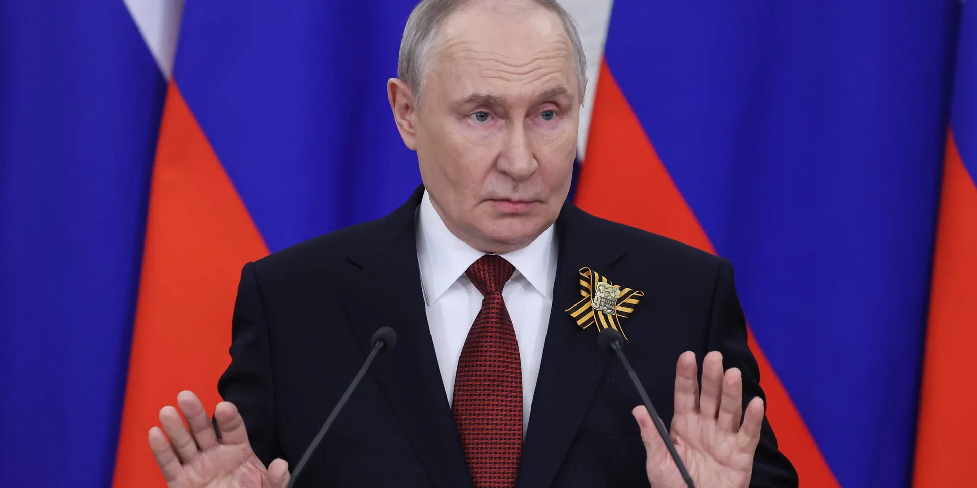 Чиновники Минфина и Центробанка предупреждают, что бюджет не выдержит текущего уровня расходов на войну; правительство поручено искать экономию в невоенных статьях бюджета.