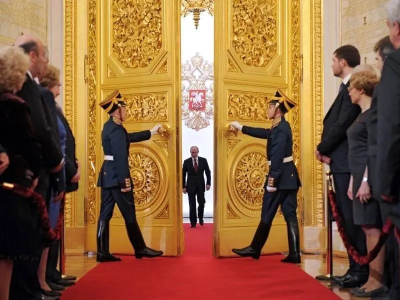 Президент выступит на пленарном заседании ПМЭФ — речь коснётся военной операции на Украине и вмешательства НАТО. Начало запланировано на 16:00 по Самаре.