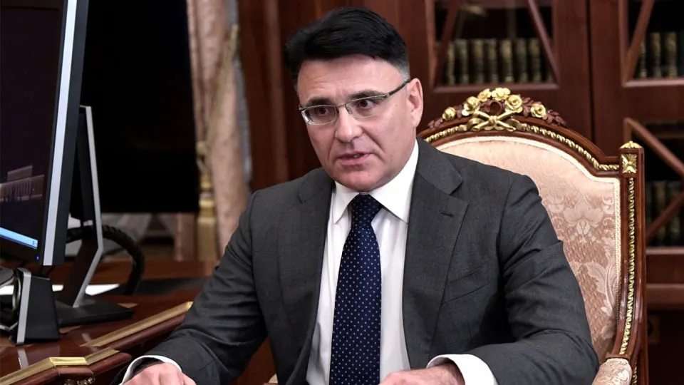 Руководство холдинга считает, что квоты и система отбора иностранных фильмов позволят повысить качество кинопоказа и освободить экраны для российских лент; обсуждаются также идеи взносов и перераспределения части сборов в пользу национального кино.