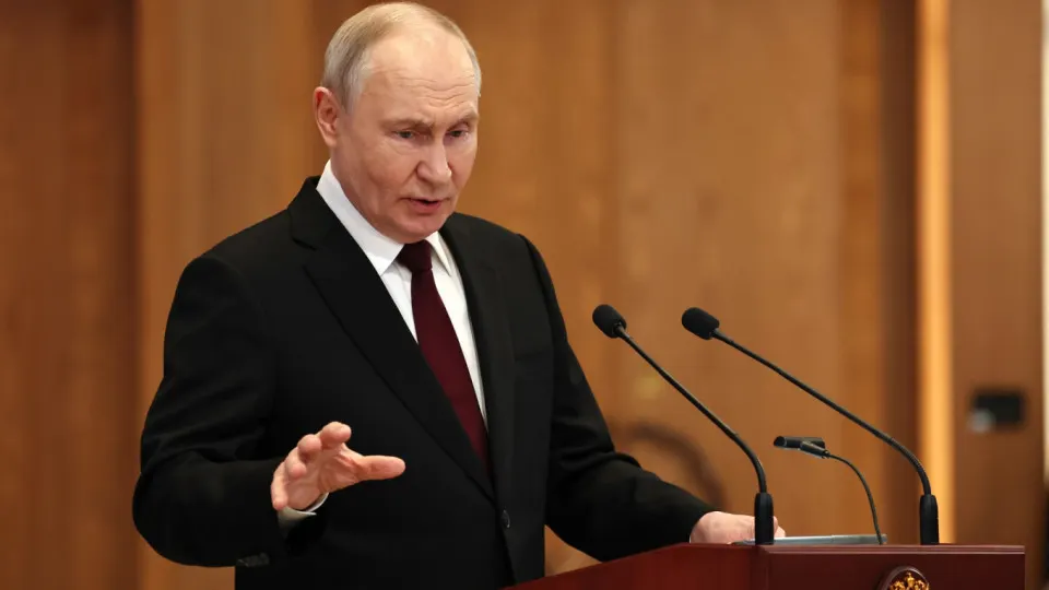 Президент заявил, что Россия ответит, если с территории европейских стран будут запускать беспилотники по российским объектам; он также назвал удары дронов попыткой «раскачать» общество и отверг предпосылки для переговоров с Киевом.
