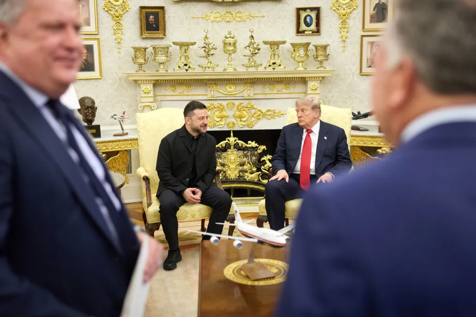 Встреча Владимира Зеленского с Дональдом Трампом в Белом доме прошла более часа — обсуждали поставки ракет для Patriot, санкции против импортеров российских энергоносителей и дальнейшую политическую поддержку Украины.