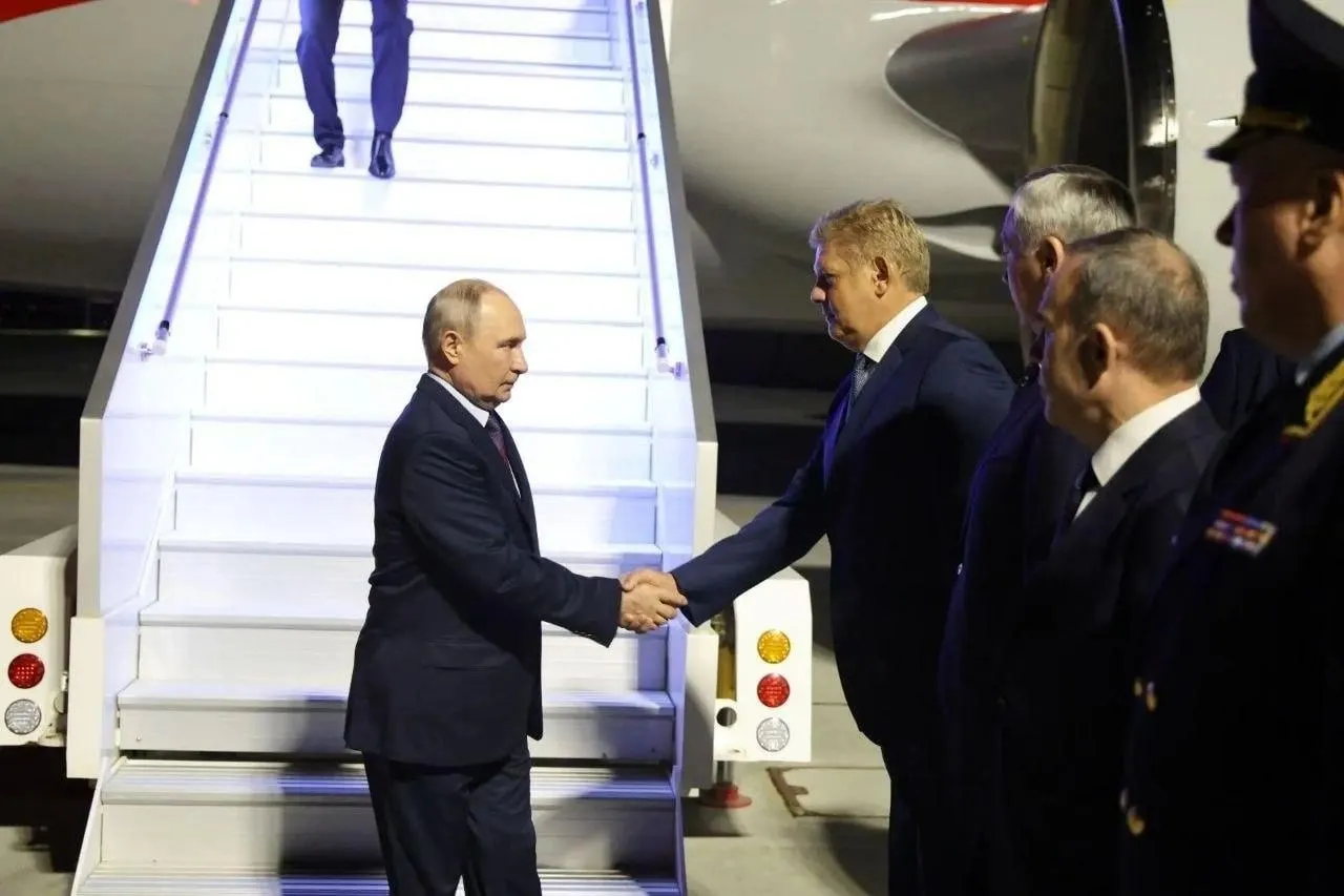 Приезд президента приурочен к открытию СКИФ — Сибирского кольцевого источника фотонов.