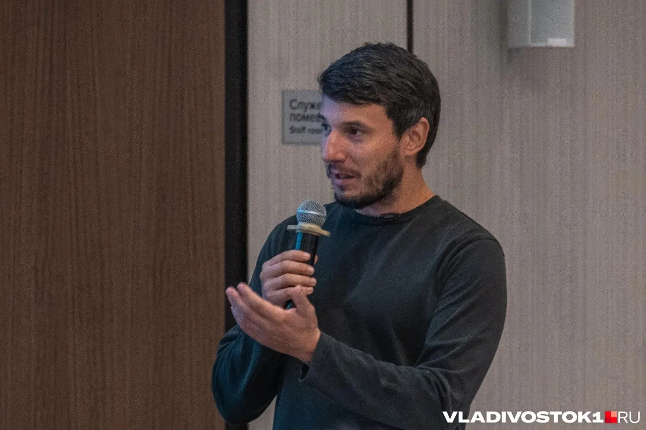 Во Улан-Удэ урбанист Феликс Машков предложил три поправки к 44-ФЗ о госзакупках: внедрить офсетные контракты и уточнить критерии качества при отборе подрядчиков.