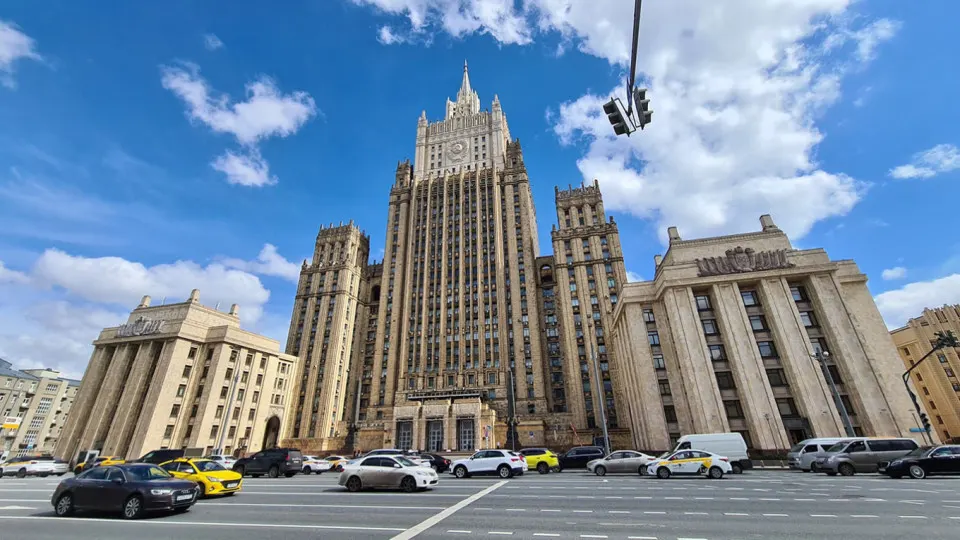 Москва настаивает на устранении причин кризиса и отвергает идею временной «заморозки» без дипломатического решения.