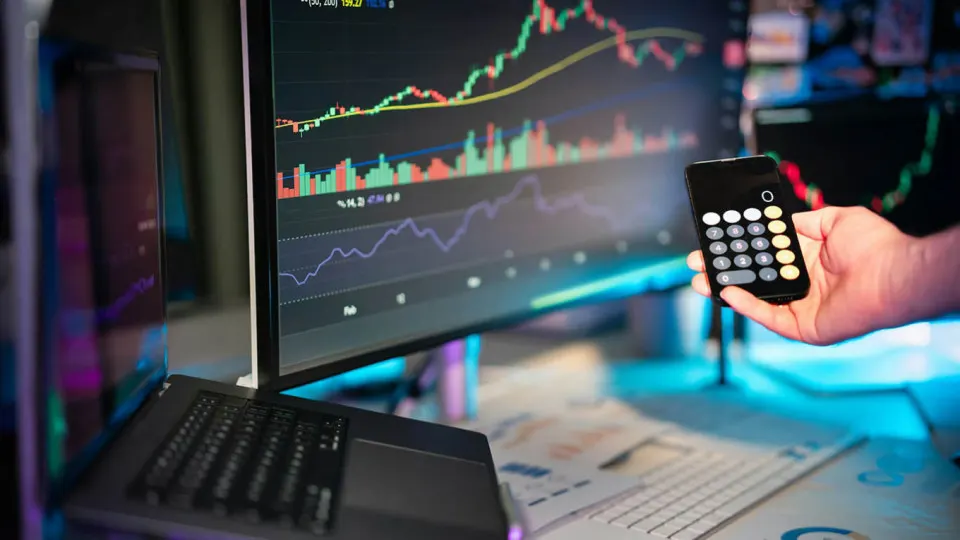 Обсуждаются меры по заморозке активов стейблкоина USDT и развитие отечественных цифровых инструментов под контролем регуляторов и санкций.