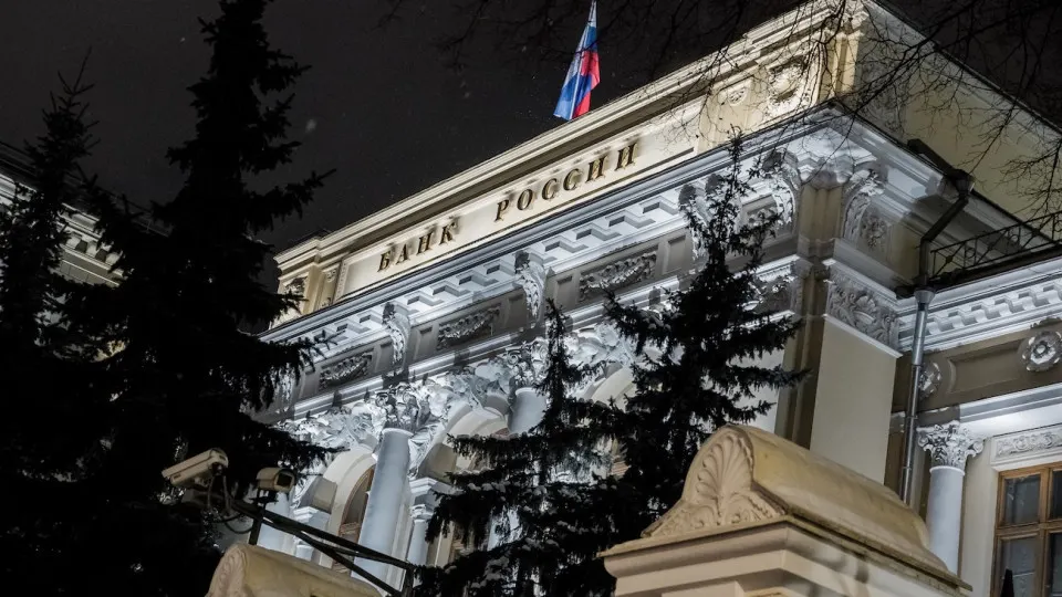 ЦБ расширил возможность сообщать о лицах, реально управляющих финансовыми организациями, но формально не занимающих руководящие должности.