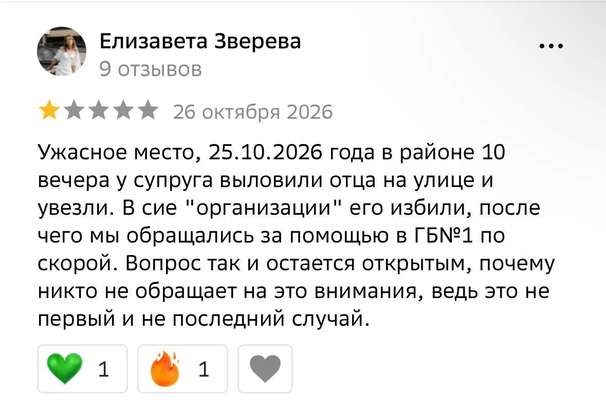 Очередь задержаний на улицах Омска: людей доставляют в пункт отбора и под давлением вынуждают заключить контракт на службу.