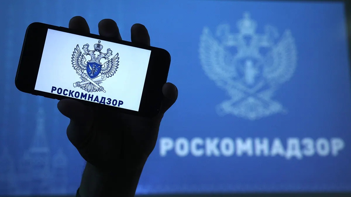 Регулятор объяснил блокировку наличием материалов с «пропагандой нетрадиционных сексуальных отношений». Редакция заявляет, что повод надуманный и продолжит работу внутри страны.