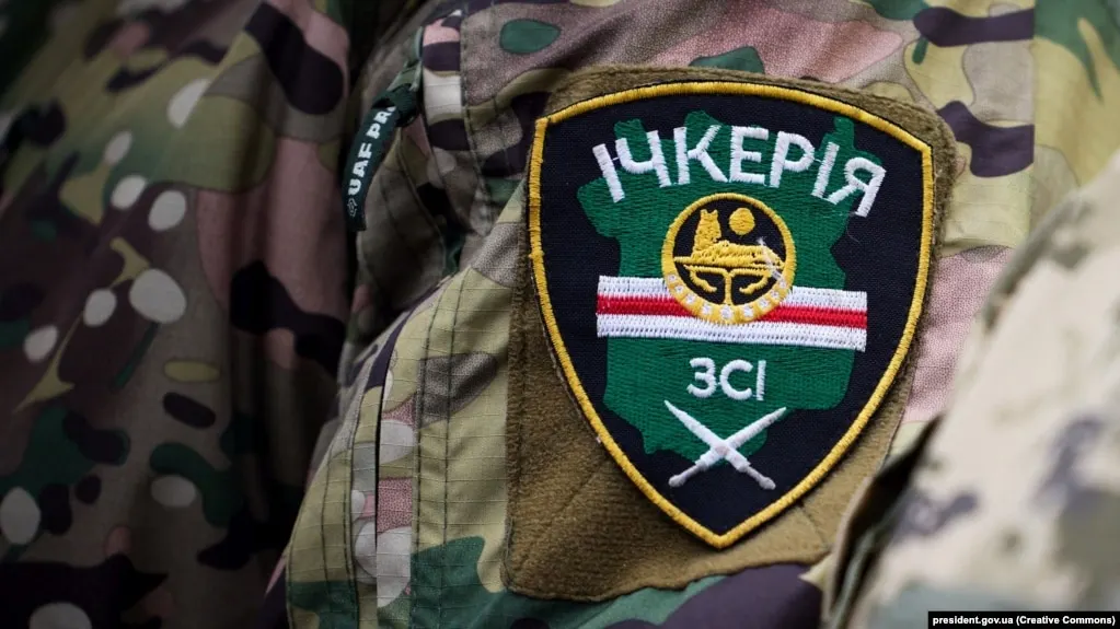Росфинмониторинг включил Чеченскую Республику Ичкерию и её зарубежные отделения в список террористов и экстремистов после решения суда в Грозном о признании объединения «террористической» организацией. Российские спецслужбы связывают структуры Ичкерии с боевыми действиями на стороне Украины и диверсиями в приграничных регионах.