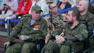 Министр здравоохранения России заявил, что с 2023 года психолого‑психиатрическую помощь получили сотни тысяч участников боевых действий, по стране открыли тысячи специализированных кабинетов и запустили цифровые инструменты ранней диагностики.