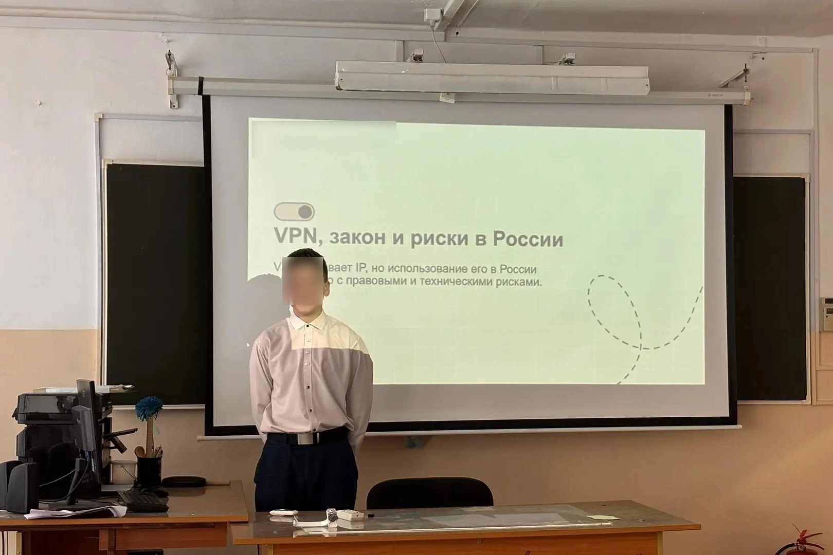 В учебных заведениях разных регионов России начали проводить занятия, на которых школьникам и их родителям рассказывают о рисках использования VPN, утечке персональных данных и юридических последствиях онлайн-активности.