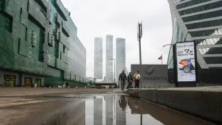 Большинство российских работодателей до конца года не планируют расширять штат из‑за охлаждения спроса в экономике. Компании переходят к точечному найму и чаще переводят сотрудников на неполную занятость вместо прямых сокращений.