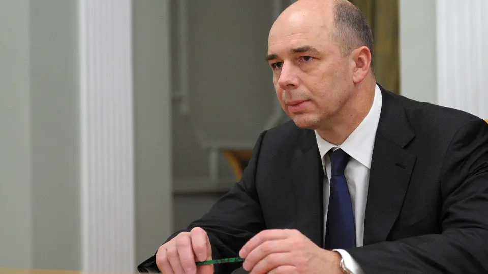 Глава Минфина Антон Силуанов сообщил, что искусственный интеллект помогает при формировании бюджета и в работе налоговых и таможенных служб, однако окончательные решения принимает человек. Применение ИИ усиливается на фоне рекордного дефицита консолидированного бюджета.