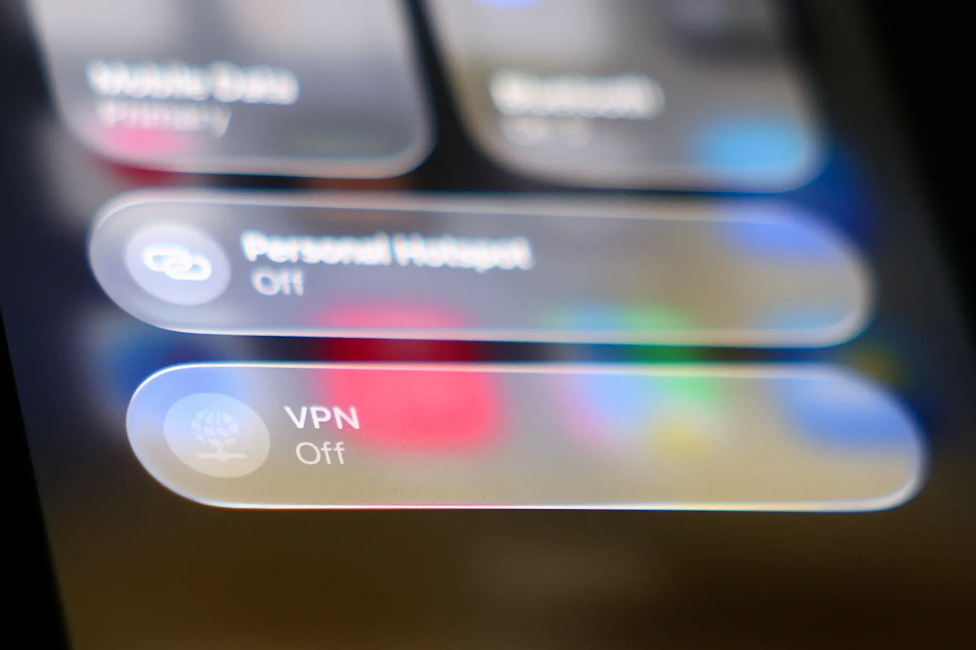 После требований ограничивать доступ через VPN часть популярных сайтов и приложений снова открываются при включённом VPN у некоторых пользователей, тогда как другие по‑прежнему требуют его отключения.