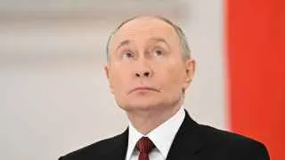 На форуме «Малая родина — сила России» Владимир Путин заявил, что вся страна должна трудиться на фронт, как во время Великой Отечественной войны, пообещал продолжить создание «зоны безопасности» на границе с Украиной и заверил, что цели СВО будут достигнуты на поле боя, а не за столом переговоров.