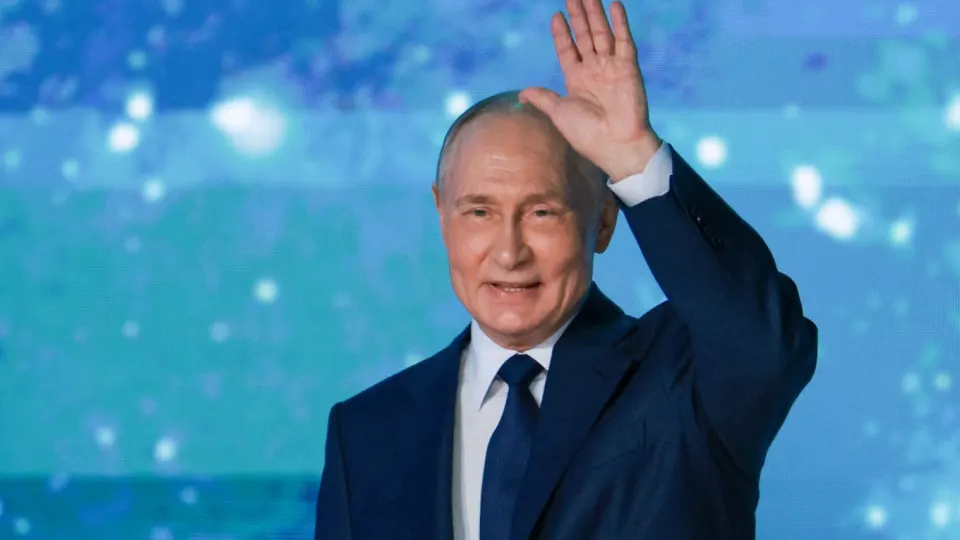 Президент Владимир Путин заявил, что во время ограничений и сбоев мобильного интернета гражданам должны оставаться доступными жизненно важные онлайн‑сервисы — госуслуги, платёжные системы и запись к врачу, и поручил отработать механизмы их бесперебойной работы.