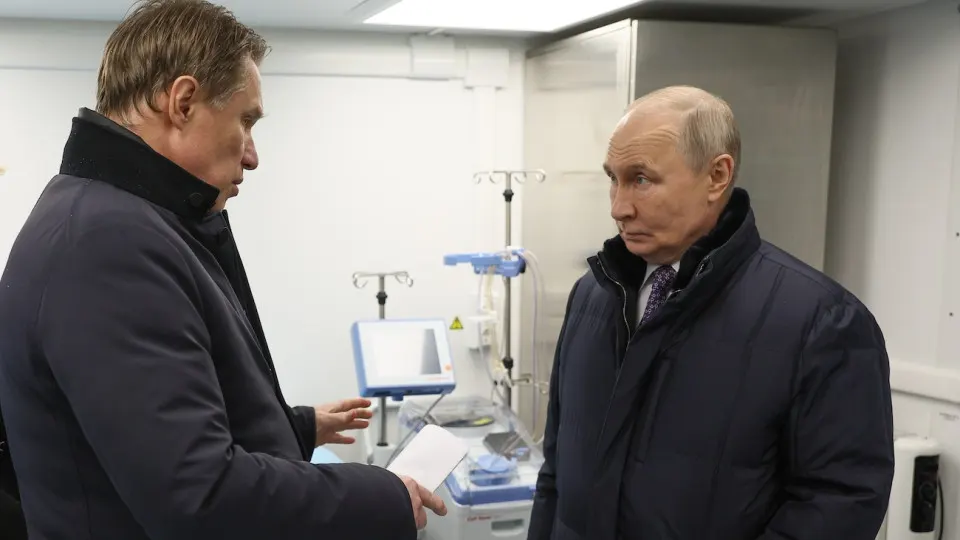 Глава государства поручил Минздраву увеличить охват диспансеризации репродуктивного здоровья мужчин и женщин в попытке остановить снижение числа рождений в России.