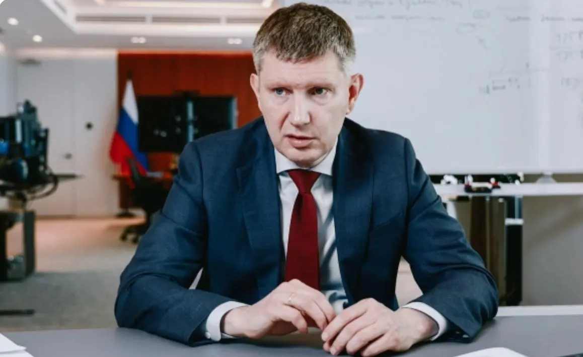 Глава Минэкономразвития Максим Решетников назвал три ключевых направления — структурные изменения, бюджетную консолидацию и сохранение гибкости экономики — которые, по его словам, помогут обеспечить долгосрочный экономический рост.