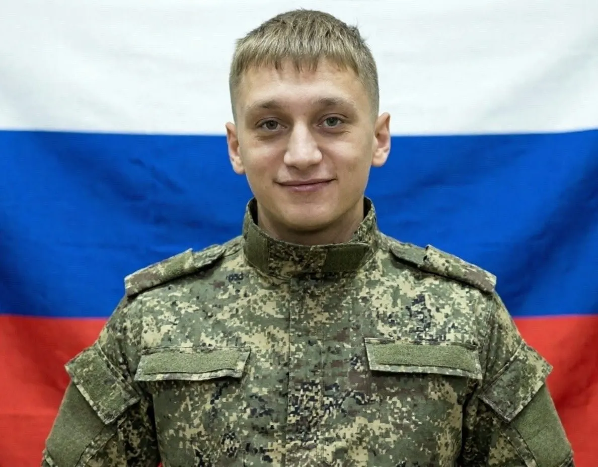 23‑летний Валерий Аверин из Бурятии заключил контракт в январе, прошёл обучение оператором беспилотников и погиб 6 апреля — это первый подтверждённый случай студента, призванного в новые войска БПЛА, который не вернулся с фронта.