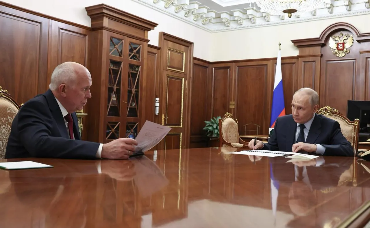 Глава «Ростеха» сообщил президенту, что из‑за проблем на производстве серийный выпуск МС‑21 и «Суперджета‑100» сможет начаться не раньше следующего года; в этом году ожидается лишь сертификация Ил‑114‑300.