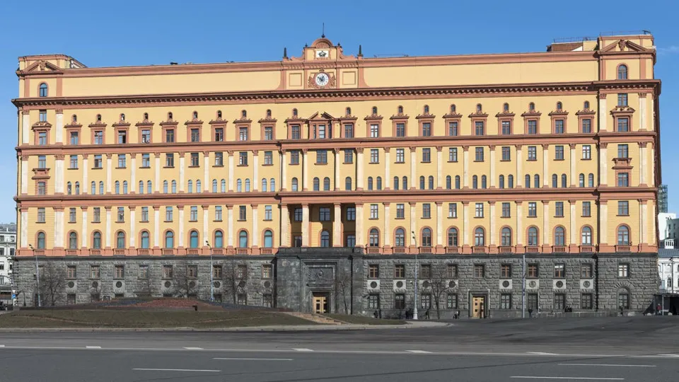 Руководитель Погранслужбы ФСБ сообщил о возведении инженерных заграждений и изменениях в правилах пересечения границы, которые, по его мнению, нарушают договорённости и повышают риск инцидентов на западных рубежах России.