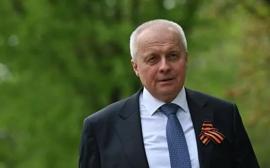 МИД РФ вызвал в Москву российского посла в Армении Сергея Копыркина для консультаций. Параллельно введены временные торговые ограничения на ряд армянских товаров — по официальной версии, из‑за нарушений техрегламента.