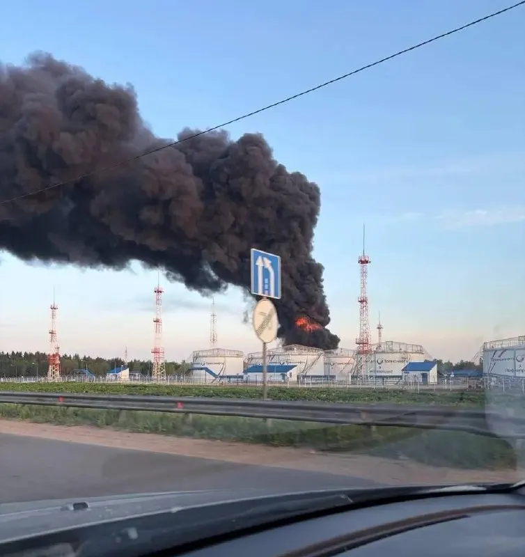 Ночью и утром БПЛА атаковали НПЗ в Капотне, нефтеналивную станцию в Солнечногорском районе и технопарк в Зеленограде. По данным — минимум 3 погибших и 12 пострадавших; повреждены жилые дома, в Шереметьево произошёл пожар и задержаны рейсы.