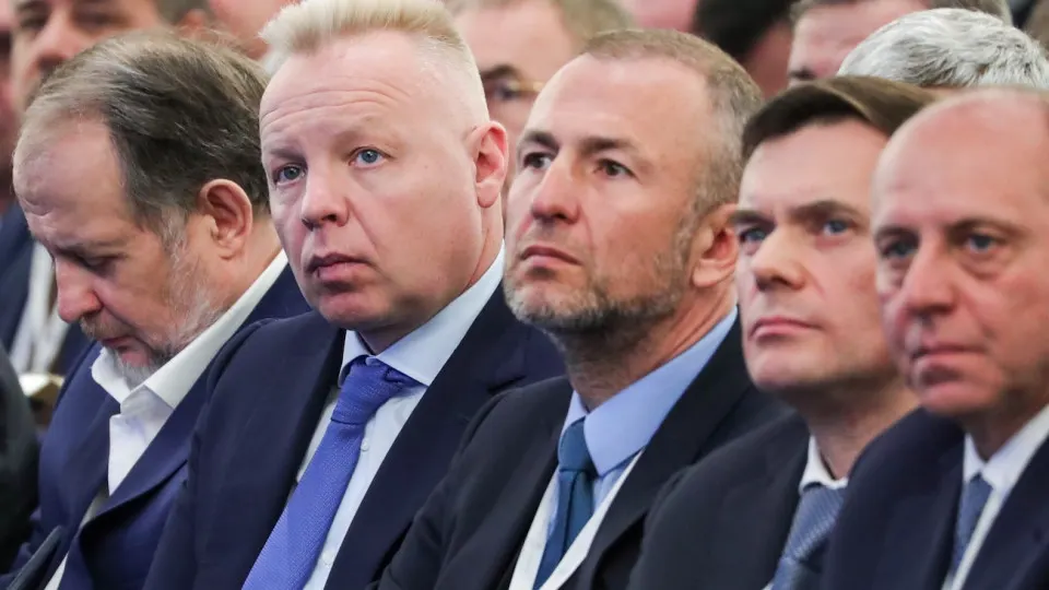 Крупное российское бизнес‑объединение предложило ограничить публикацию судебных актов и данных участников по делам о компенсации убытков от санкций. Инициатива обсуждается в администрации президента и профильных ведомствах; позиция Минэкономразвития остаётся критичной из‑за рисков для инвестиционного климата.