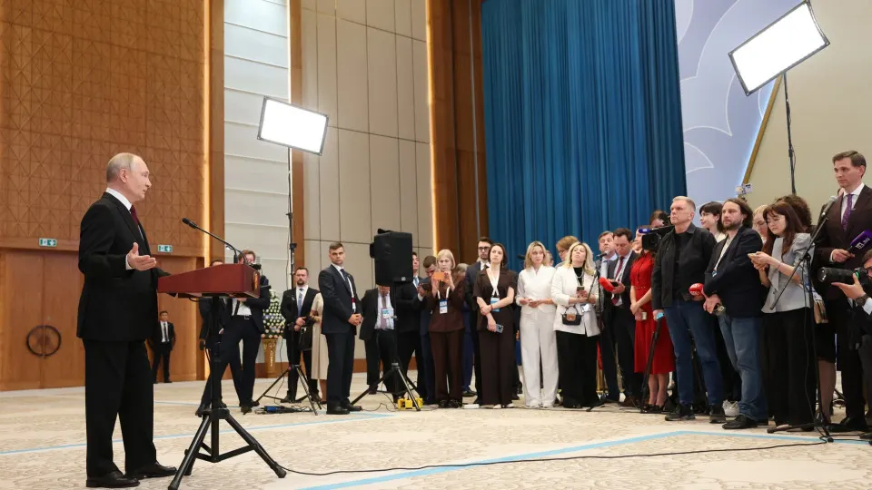 На пресс‑конференции по итогам саммита ЕАЭС Владимир Путин предупредил о возможных последствиях евроинтеграции Армении и заявил о готовности дать жёсткий ответ на любые попытки нападения на Калининградскую область.