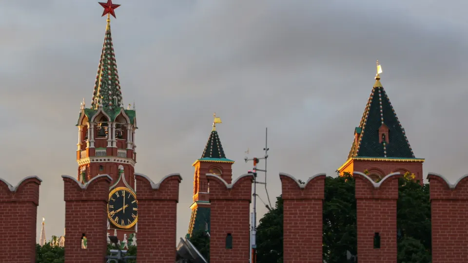 Помощник президента РФ Юрий Ушаков заявил, что продолжение переговоров в формате США–Украина–Россия невозможно до вывода украинских войск из контролируемой ими части Донбасса и описал условие для возможного подписания мирного меморандума.