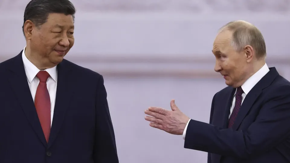 Президент посетит Китай с большой делегацией, чтобы обсудить реализацию газопровода «Сила Сибири‑2». В повестке — цена газа, инвестиционные условия и сроки запуска, а также подписания около 40 документов между странами и компаниями.