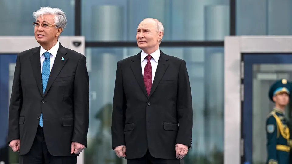 Проект станции у озера Балхаш оценили в примерно $16,4 млрд за два блока плюс около $2 млрд на безопасность и социальную инфраструктуру; ключевое оборудование поставит Россия, работы начнутся в 2027 году.