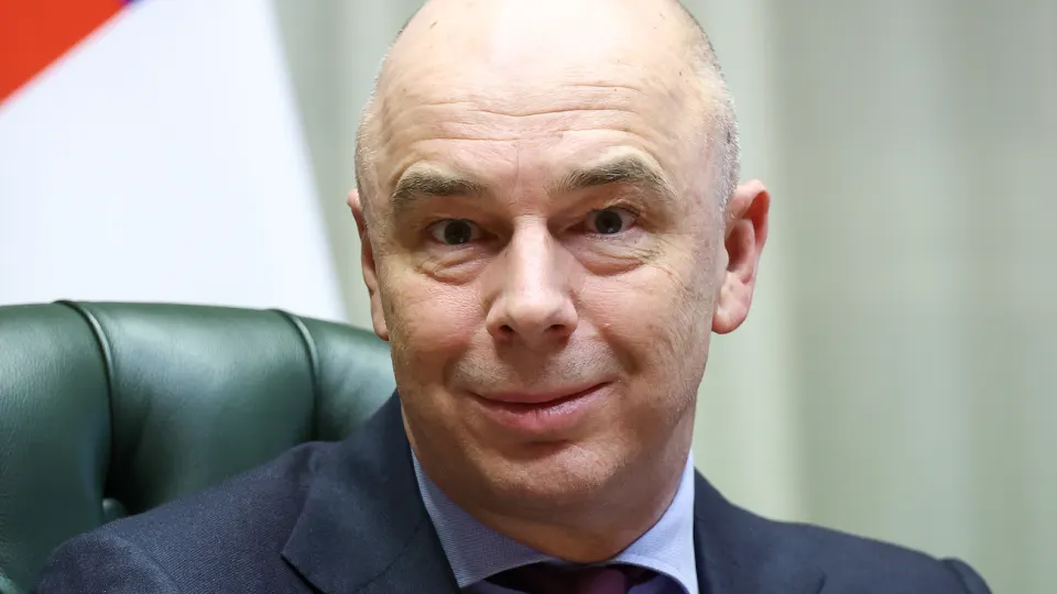 Минфин проверяет бюджет на предмет сокращения трат после пересмотра макроэкономических прогнозов: рассматриваются варианты оптимизации расходов и поиска дополнительных доходов, включая налоговые меры.