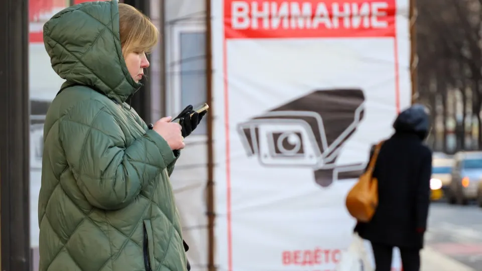 Пользователи заметили, что сообщения со ссылками на ключи для VPN исчезают из диалогов без согласия, а при повторной отправке происходит выход из аккаунта. Параллельно ряд сервисов вводит ограничения на соединения через VPN.