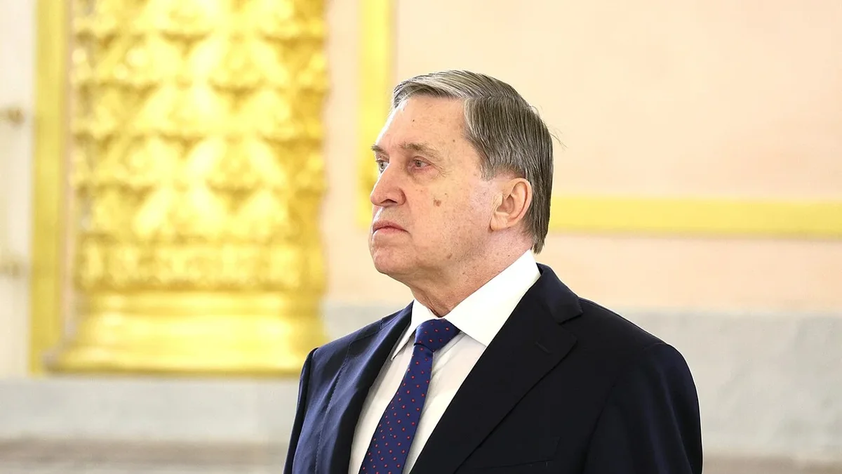 Помощник главы государства в интервью заявил, что переговоры не сдвинутся, пока не будет выведено вооружение из Донбасса. Он отметил также активность телефонных контактов с США, а президент выразил готовность к встрече при условии окончательных договорённостей о мирном договоре.