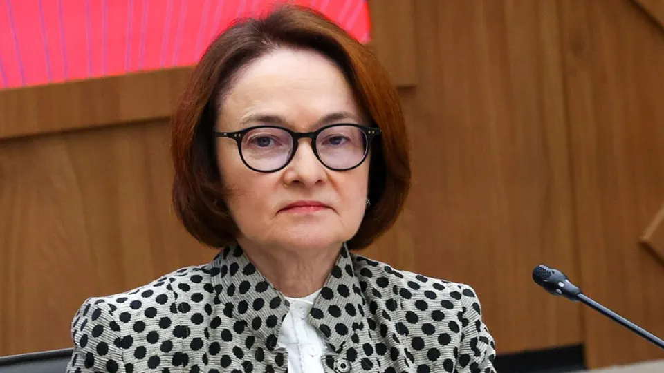 Глава Центробанка Эльвира Набиуллина примет участие в пресс‑конференции по итогам заседания совета директоров 19 июня. Её почти месячное отсутствие вызвало вопросы о кадровых перестановках и усилило дискуссию о влиянии бюджетной политики на инфляцию и динамику ключевой ставки.
