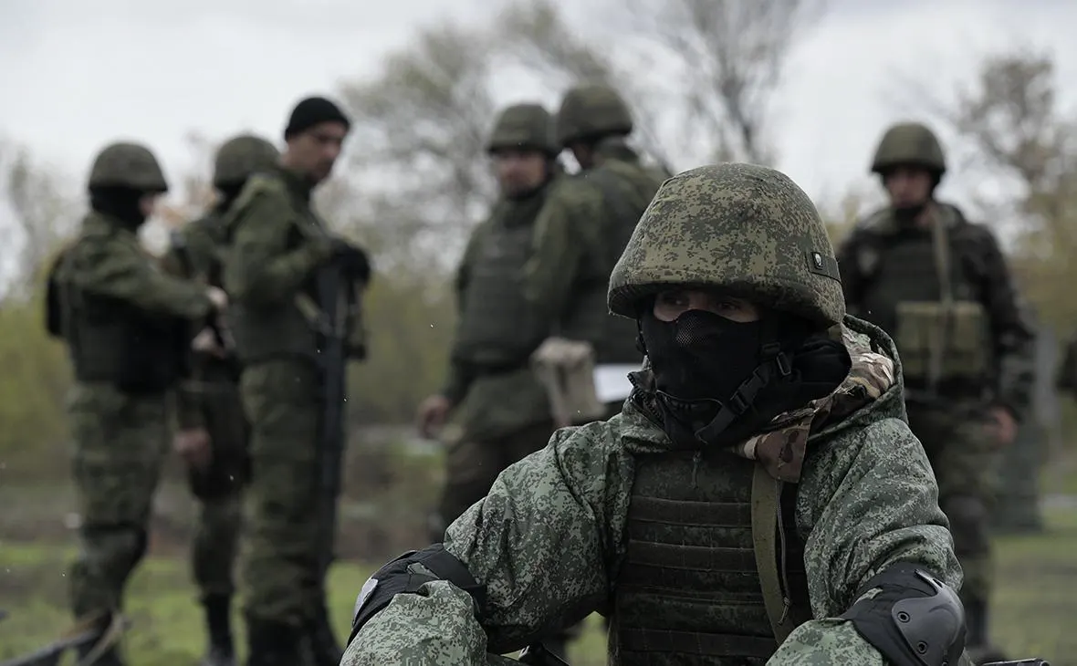 Собеседники из числа бывших чиновников, военных аналитиков и разведок отмечают технологическое и тактическое преимущество Украины; в России обсуждают необходимость масштабной мобилизации ресурсов и людей.