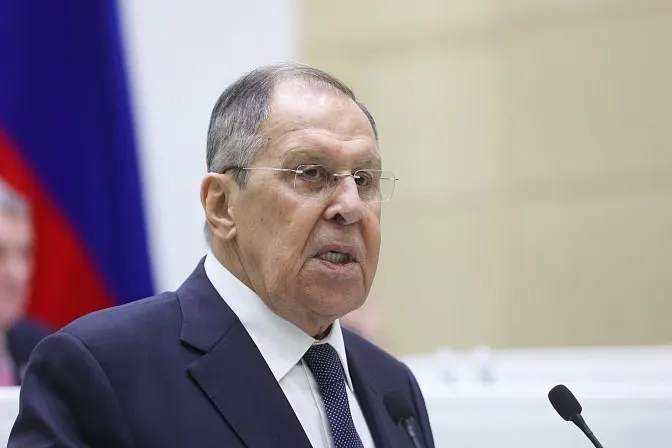 Глава МИД РФ заявил, что Армении предстоит выбор между Евразийским экономическим союзом и Евросоюзом. По его словам, нормы двух объединений несовместимы, поэтому вопрос членства нужно решать быстро — это повлияет на тарифную политику и фитосанитарные правила. Ранее Москва вызывала посла Армении и ввела ограничения на ряд армянских товаров.