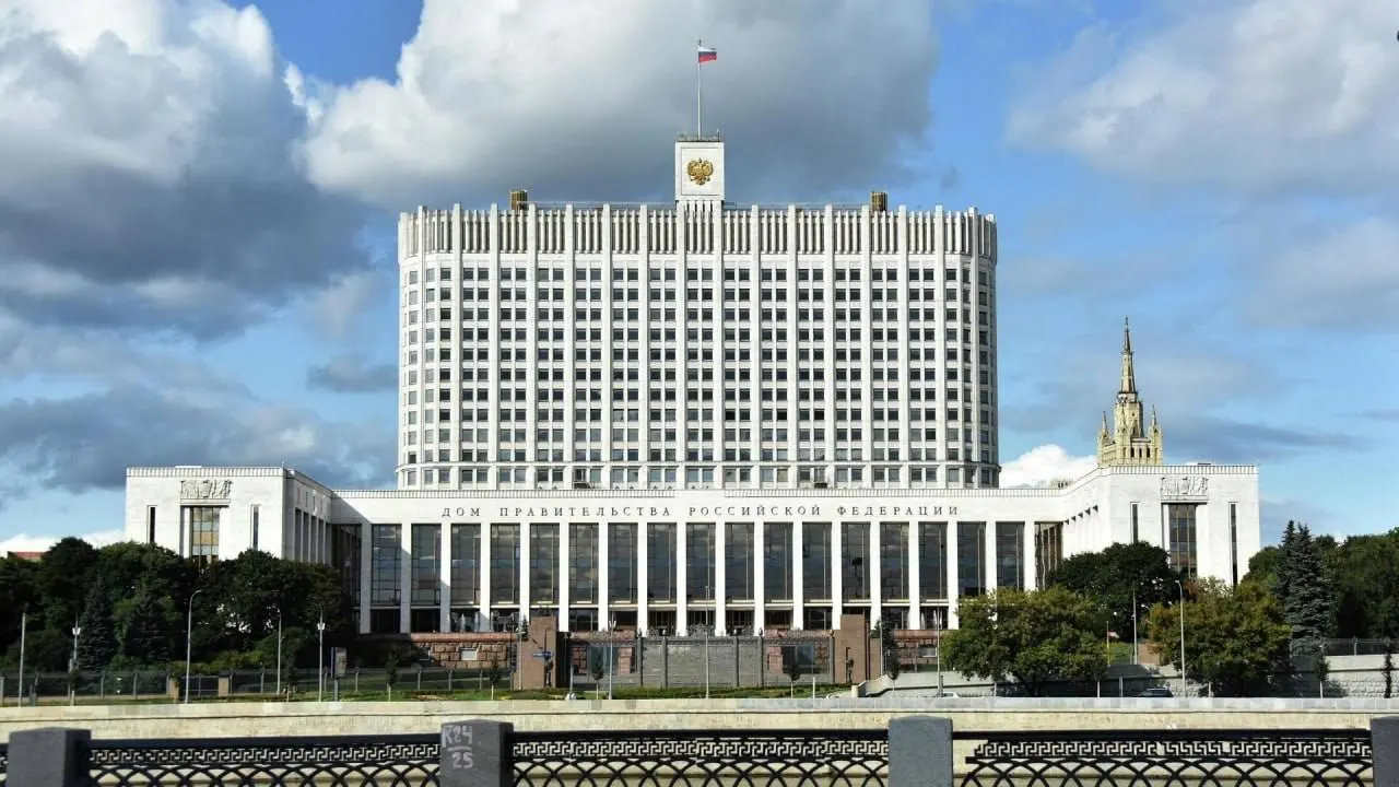В Госдуму внесён законопроект о полной или частичной компенсации утильсбора для семей с тремя и более детьми. В правительстве заявили, что инициатива создаст дополнительные расходные обязательства, а источники финансирования в проекте не определены.