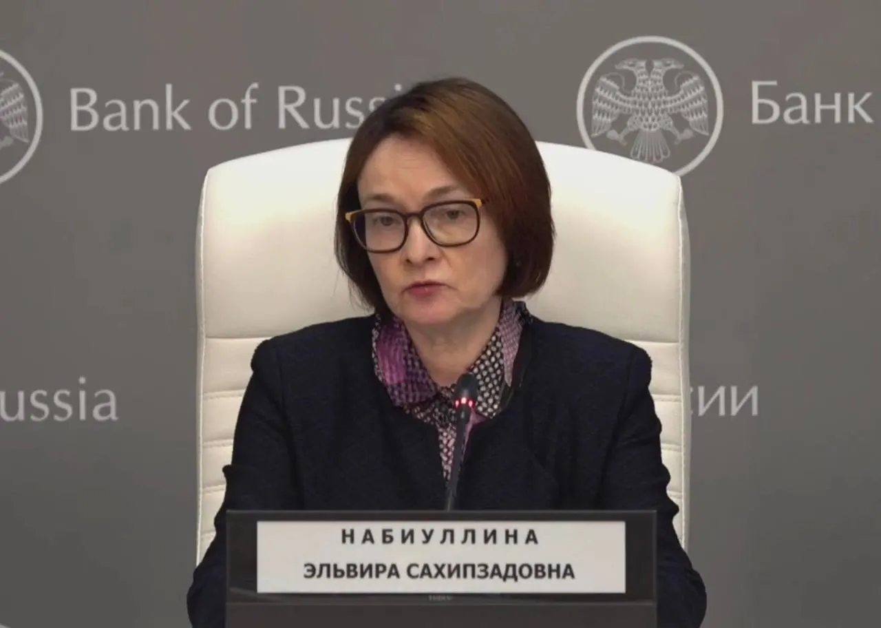 Глава Центробанка вернулась к работе после краткой простуды: на заседании Совета директоров она подтвердила потерю голоса и поблагодарила тех, кто переживал о её здоровье.