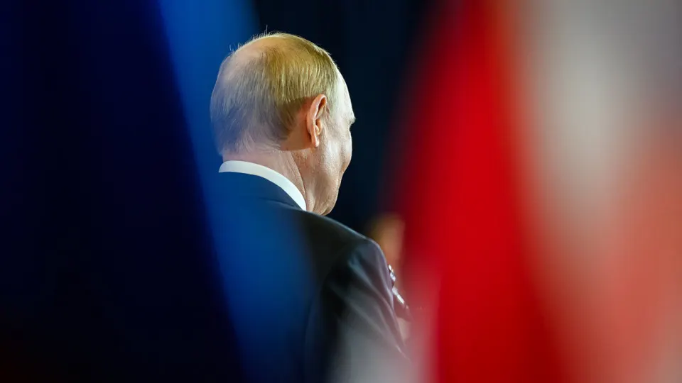 Институт не опубликовал данные за апрель и май; ранее «открытый» рейтинг опустился до рекордно низких 29,5%, тогда как показатель в «закрытом» опросе остаётся значительно выше.