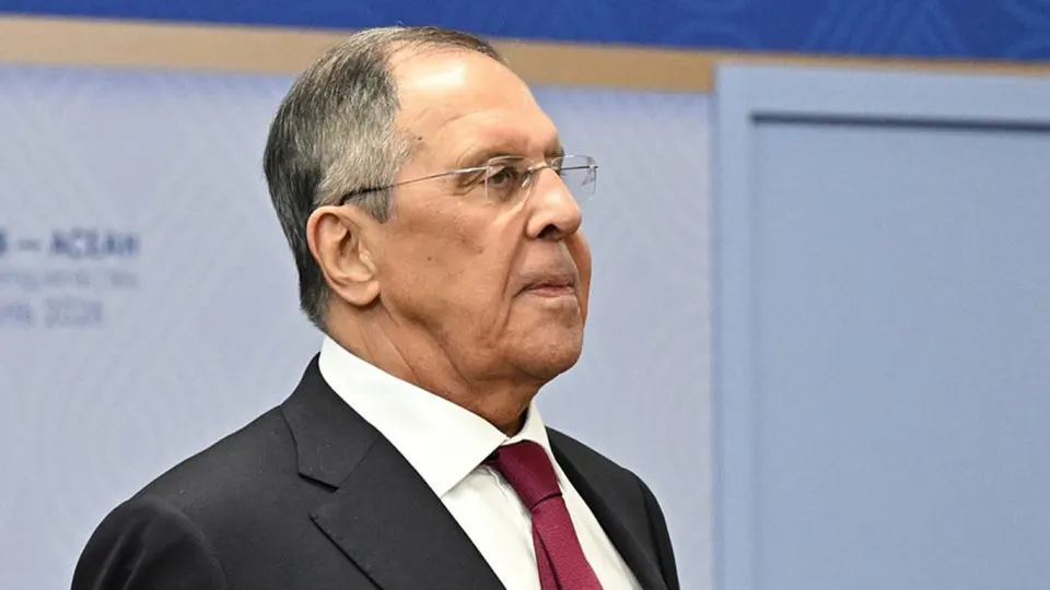 Глава МИД Сергей Лавров заявил, что приказ о систематических групповых ударах по объектам, влияющим на боеспособность ВСУ, уже выполняется — заявление последовало после самой масштабной ночной атаки дронов на столичный регион 18 июня.