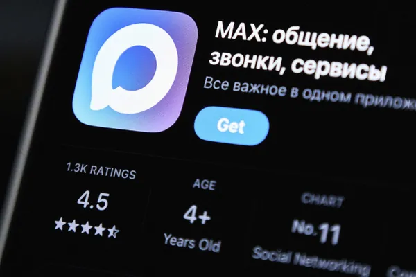 Минцифры считает удаление приложений политически мотивированным и обратилось в ФАС. Пользователи могут лишиться пуш‑уведомлений и возможности обновлять приложения; официальная причина удаления пока неизвестна.