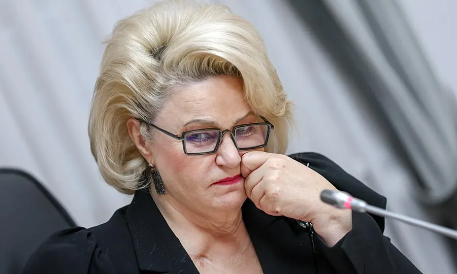 Нина Останина призвала РКН и Минцифры использовать механизмы ограничения доступа, похожие на замедление Telegram, чтобы сократить время, которое дети проводят в онлайн‑играх и социальных сетях.