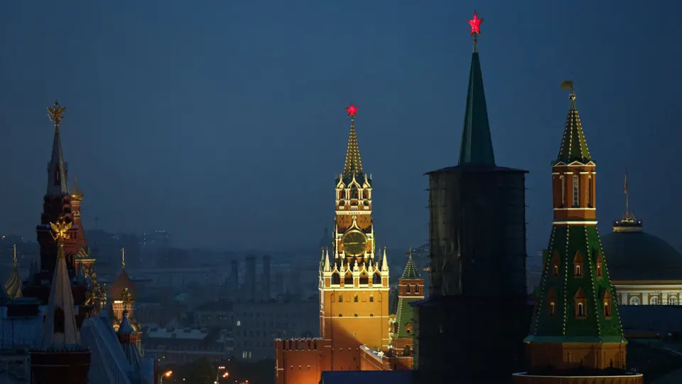 Утечка внутренних файлов показывает, что российские пропагандистские структуры разрабатывали масштабную сеть фейковых справочных сайтов, поддельных СМИ и фиктивных аналитических центров, чтобы «обучать» большие языковые модели и влиять на результаты поисковой выдачи.
