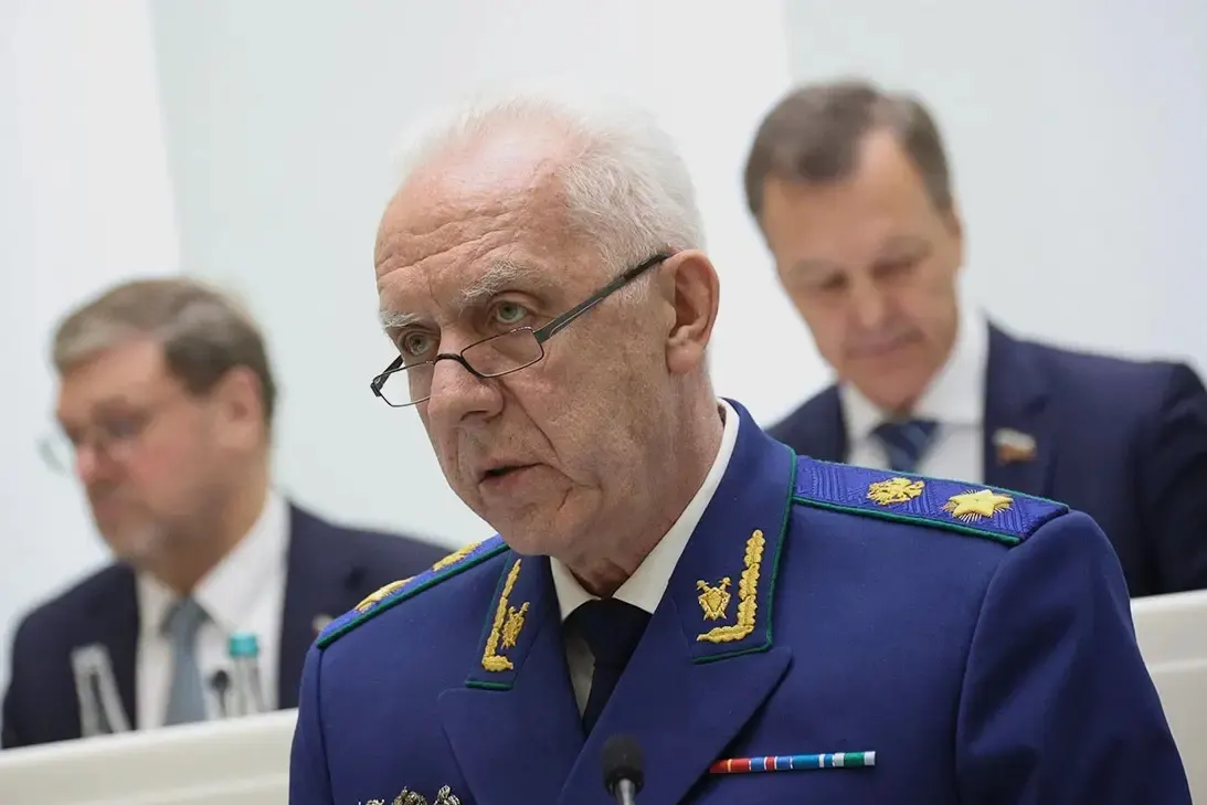 Совет ЕС включил в санкционный список 15 физических лиц и одну организацию, обвинив их в причастности к преследованиям и смерти Алексея Навального. Под ограничения попали власти и силовики; санкции предусматривают заморозку активов и запрет экономических связей в ЕС.