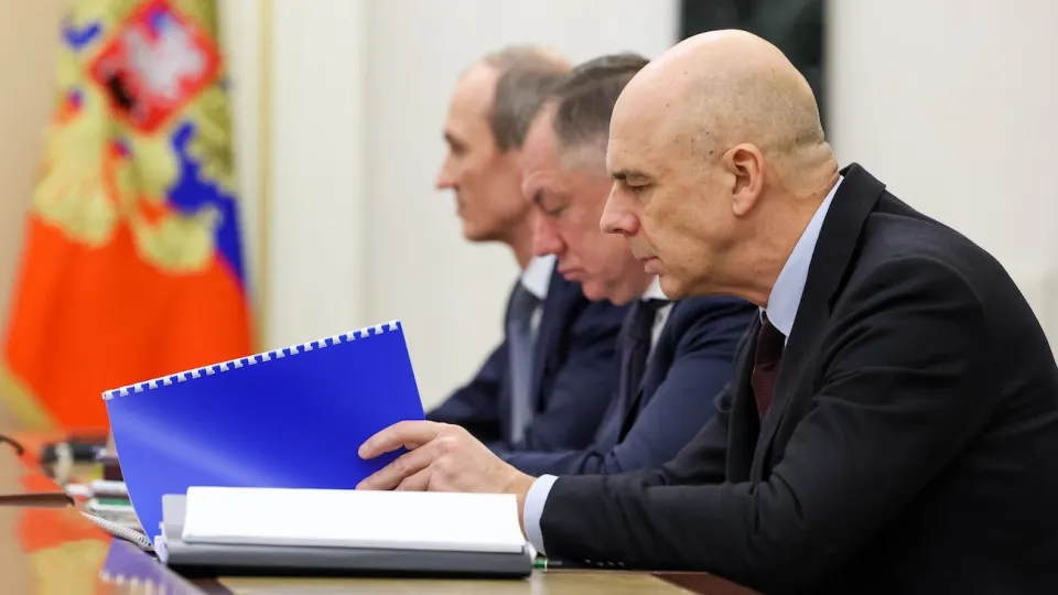 RGBI опустился до минимума с февраля, а доходности длинных ОФЗ достигли 15,5% на фоне роста бюджетных расходов, сохраняющейся инфляции и осторожной политики Центробанка.