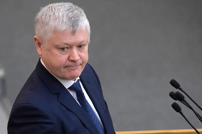 Председатель комитета Госдумы по безопасности Василий Пискарёв сообщил, что из России вывели более 360 зарубежных организаций, свыше 60 — по материалам его комиссии; он также отчитался о принятии 46 законов о защите суверенитета.