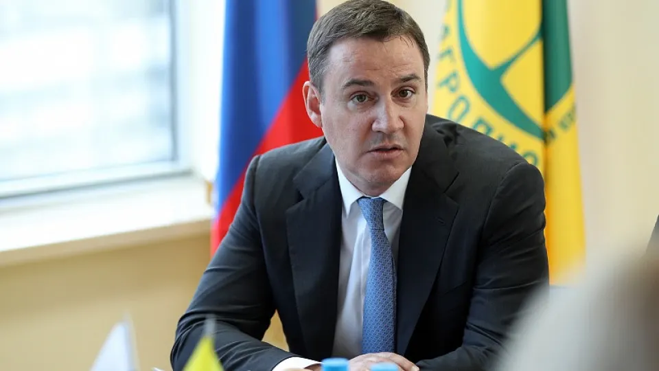 Заместитель председателя правительства Дмитрий Патрушев фактически взял под контроль РЭО: в наблюдательный совет входят его люди, продолжаются аресты прежнего менеджмента, назначение нового гендиректора ожидается после переформирования совета.