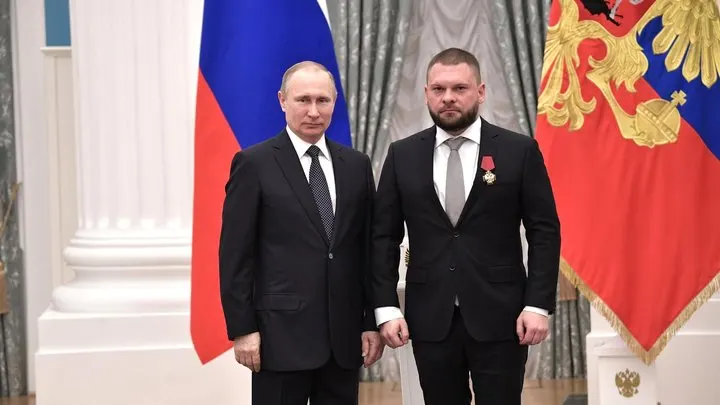 В декларациях кандидатов «ЕР» указаны акции Apple, Intel, Procter & Gamble, паи зарубежных фондов и другие иностранные активы. В партии заявили, что необходимые меры по отчуждению были приняты до подачи документов.
